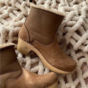No6 Shearling Clog Boot on Mid Heel - Honey/Aviator